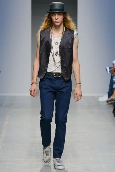 Look 28